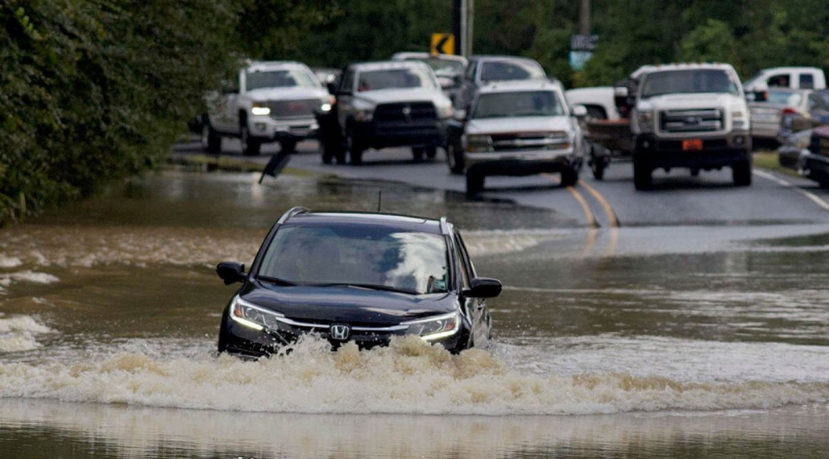 Kinh nghiệm lái xe ô tô trong vùng ngập nước dành cho cánh tài xế