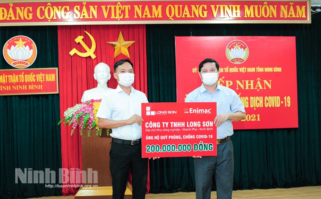 Ủy ban MTTQ Việt Nam tỉnh tiếp nhận ủng hộ phòng, chống dịch COVID-19