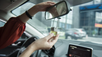Các cách khử mùi hôi trong xe ô tô đơn giản, hiệu quả